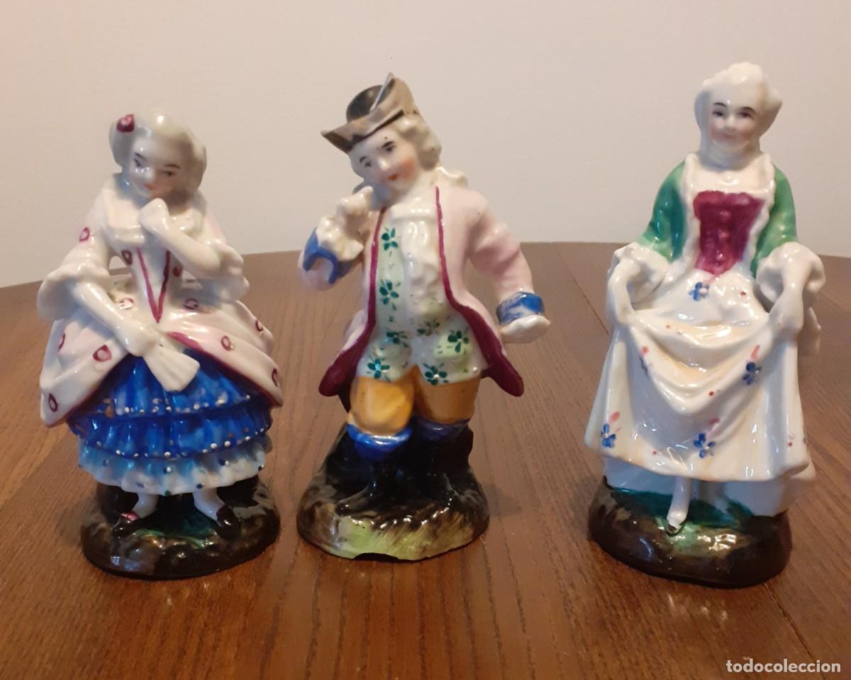 Antig&uuml;edades: Lote 3 figuritas cer&aacute;mica esmaltada rococ&oacute; antiguas s.XIX