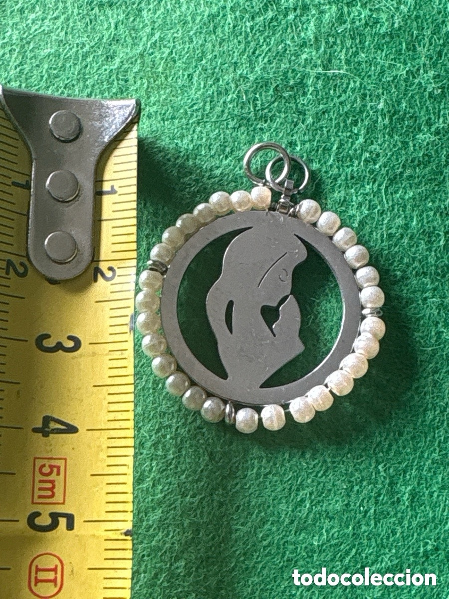 Antig&uuml;edades: Medalla virgen de acero y perlas (A16) - Foto 2