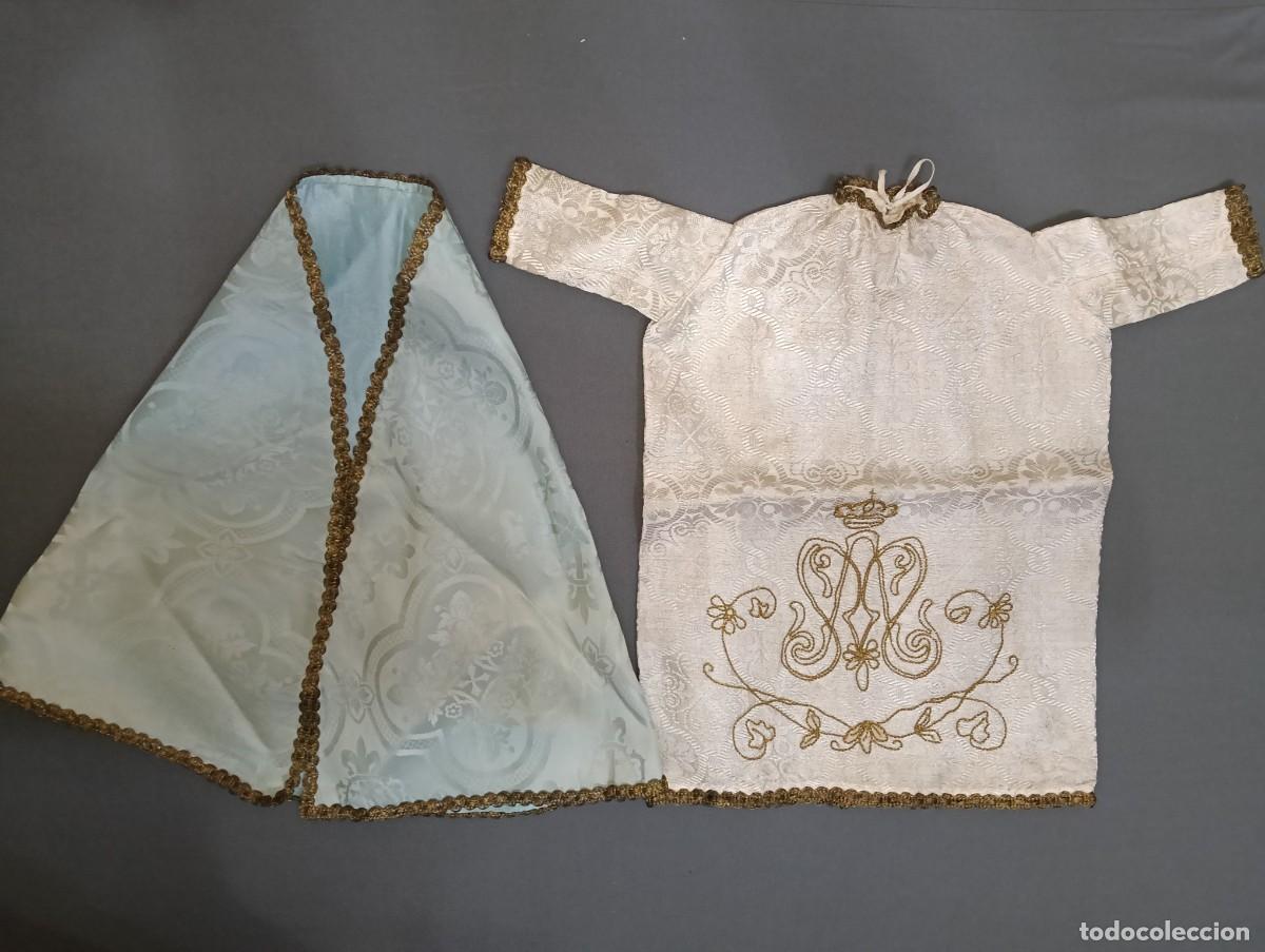 Antig&uuml;edades: Antiguo vestido con capa de ni&ntilde;o Jes&uacute;s. Cap i pota. Circa Siglo XIX