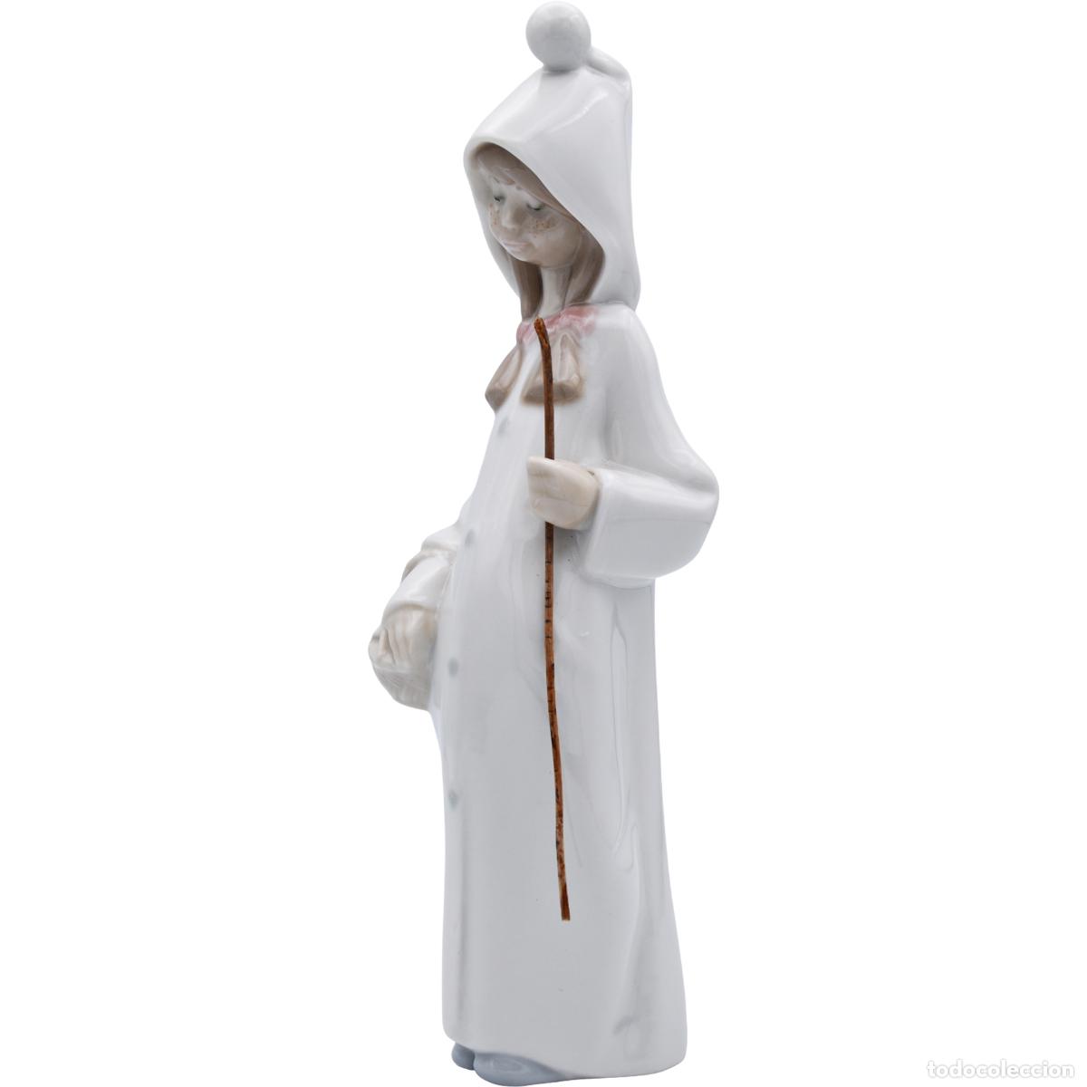 Antiguidades: Lladr&oacute; - Ni&ntilde;a con cesta - Juan Huerta - Porcelana