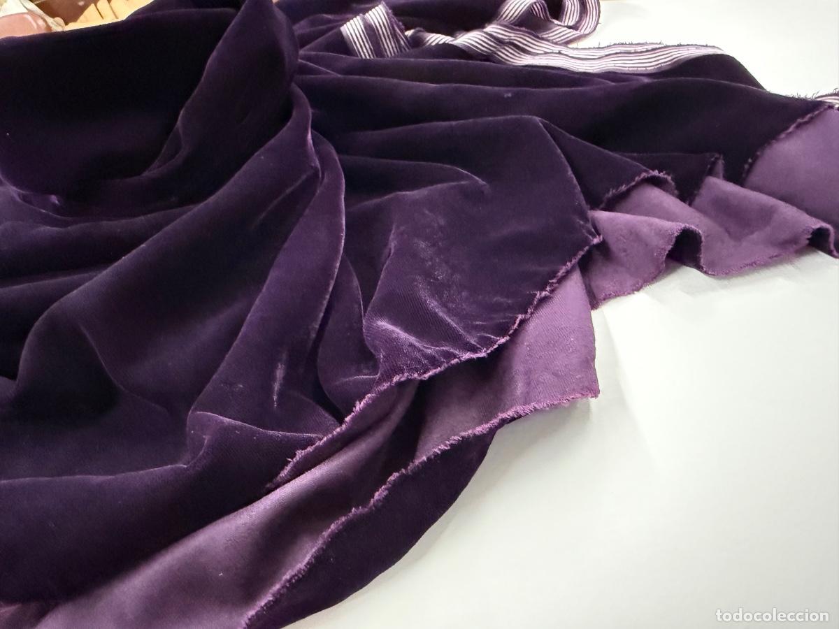 Antig&uuml;edades: Piesa de tela de terciopelo chiffon. Precioso color berenjena. 1,10x2mts Ideal para manto virgen