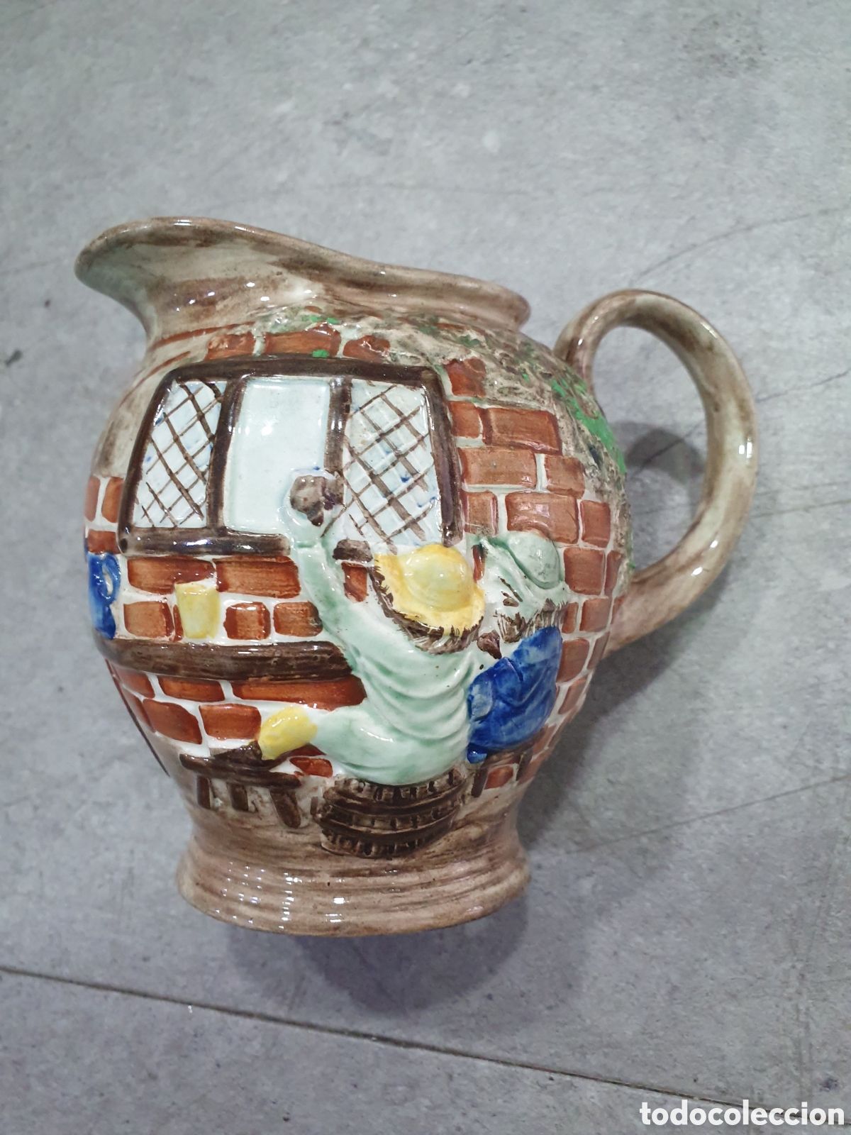 Antig&uuml;edades: Jarrita en relieve Radford England. (L73)