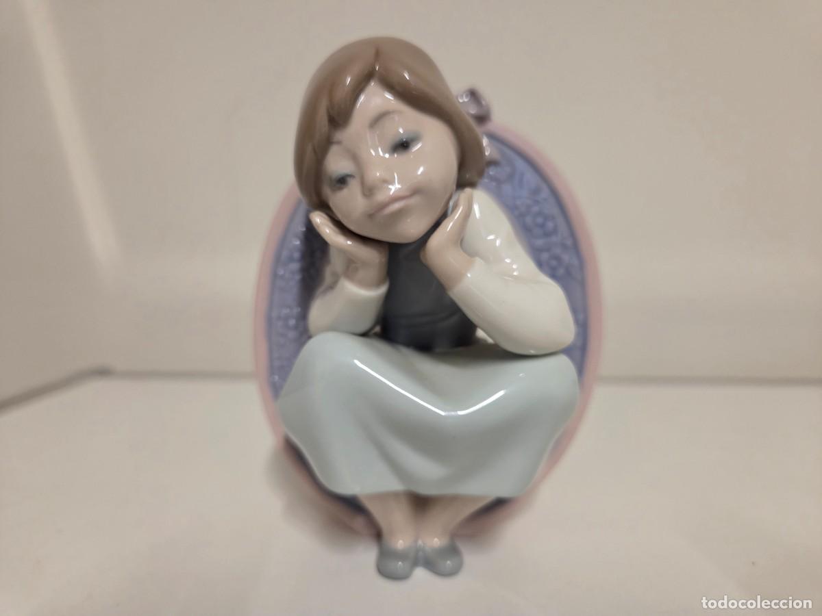 Antig&uuml;edades: Figura ni&ntilde;a de porcelana de LLadr&oacute;. Letra O