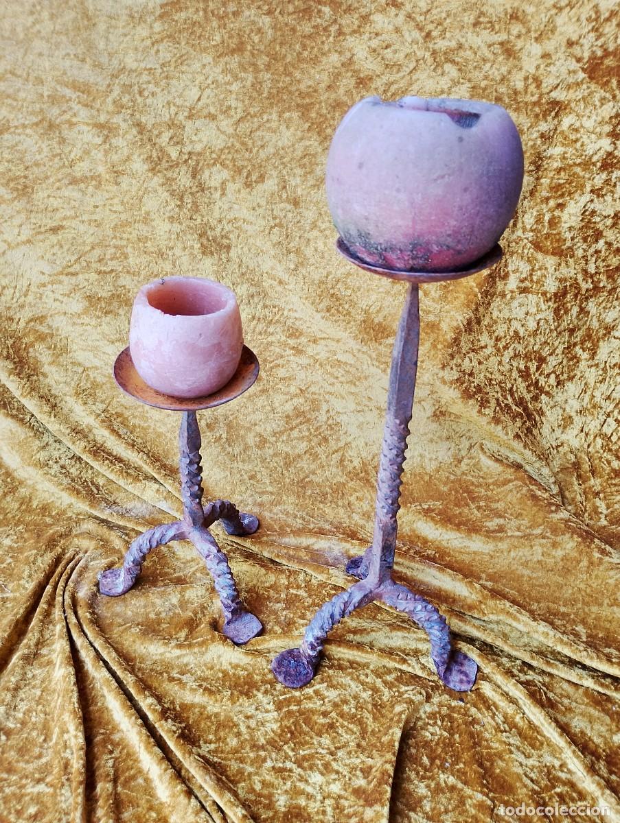 Antig&uuml;edades: Pareja de candelabros forjados a mano en el m&aacute;s puro estilo de mediados s.XX (el mayor medir&aacute; unos