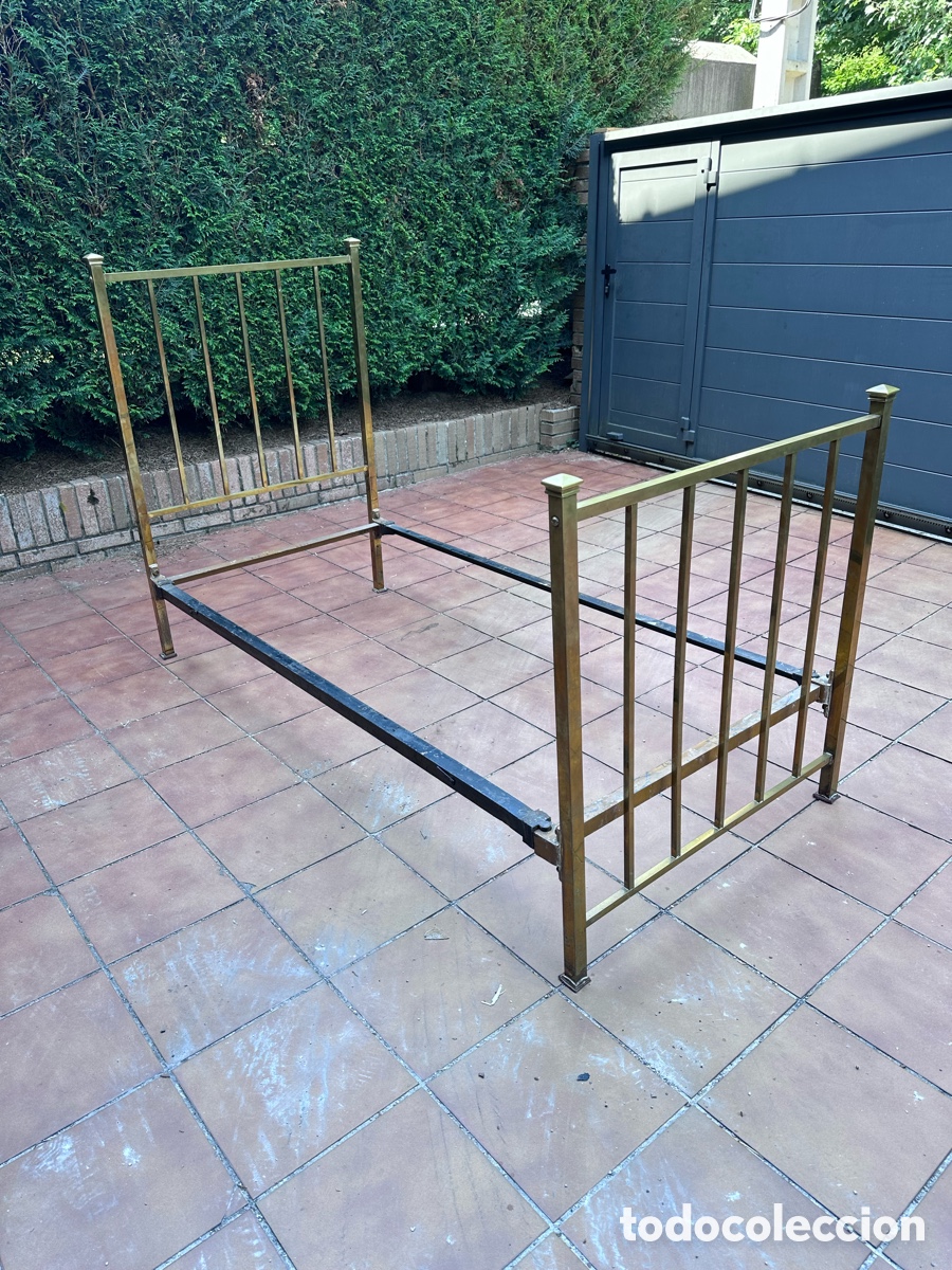 Antig&uuml;edades: ANTIGUA CAMA DE LAT&Oacute;N A&Ntilde;OS 20/30 ( PARA COLCH&Oacute;N DE 90 CM x 190 CM )
