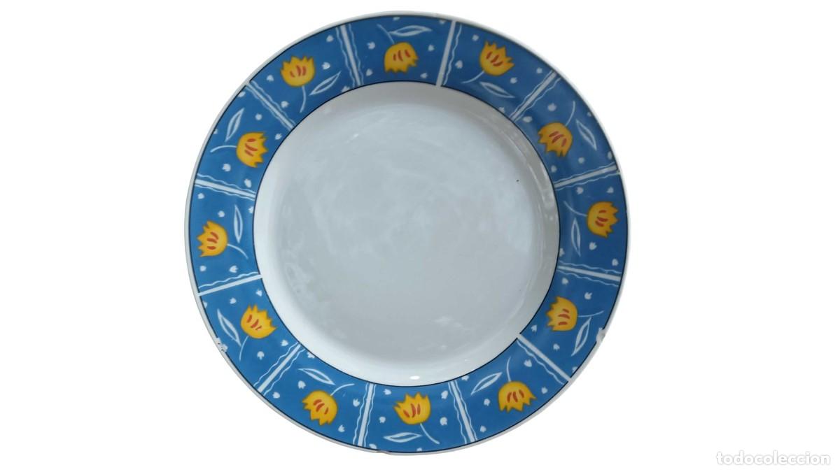 Antig&uuml;edades: PLATO DE PORCELANA FINA JAPONESA &rdquo;FINE PORCELAIN&rdquo; BORDE AZUL CON TULIPANES - ANTIGUO