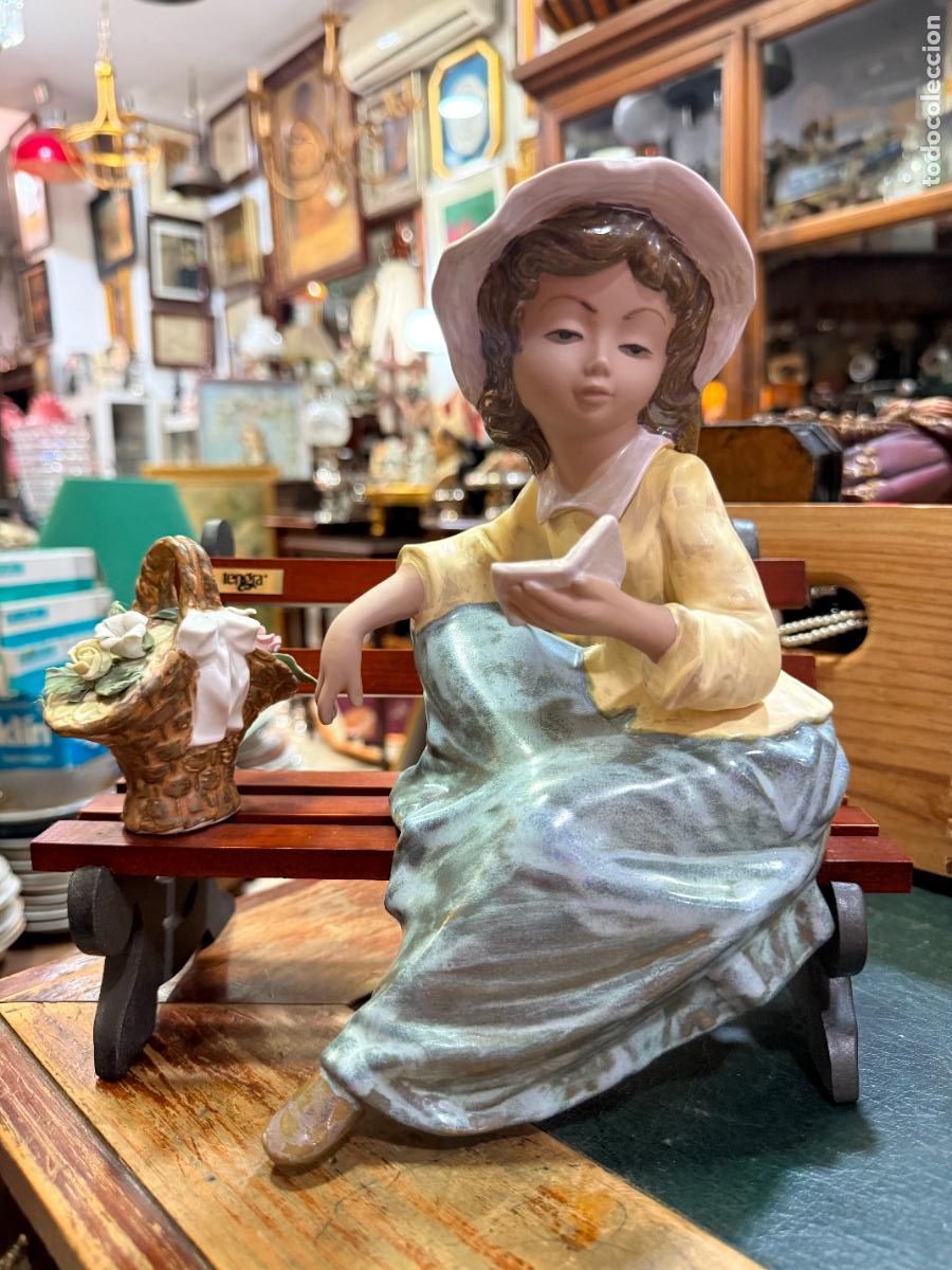 Antig&uuml;edades: PRECIOSA FIGURA MUJER PORCELANA TENGRA - MEDIDA TOTAL 27X26 CM