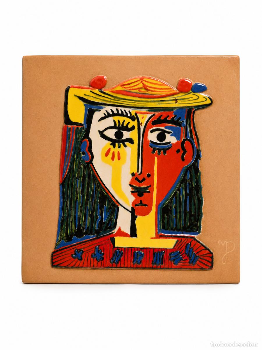 Antiguidades: Azulejo de Cer&aacute;mica - &rdquo;Mujer con Sombrero de Borlas y Blusa Estampada&rdquo; Pablo Picasso, (1962)