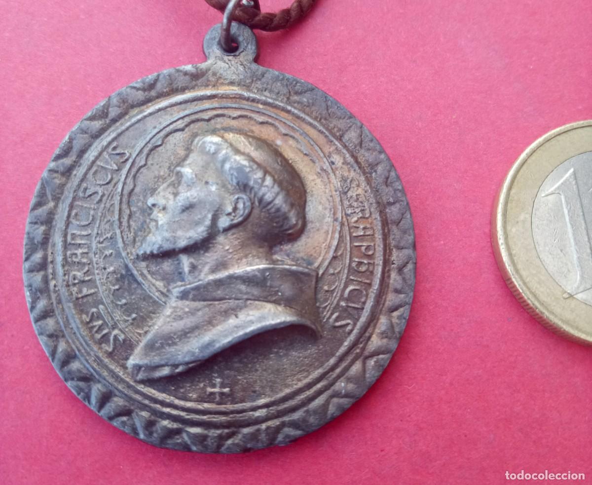 Antig&uuml;edades: Gran Medalla Antigua Cofrad&iacute;a del Cord&oacute;n de San Francisco de As&iacute;s..