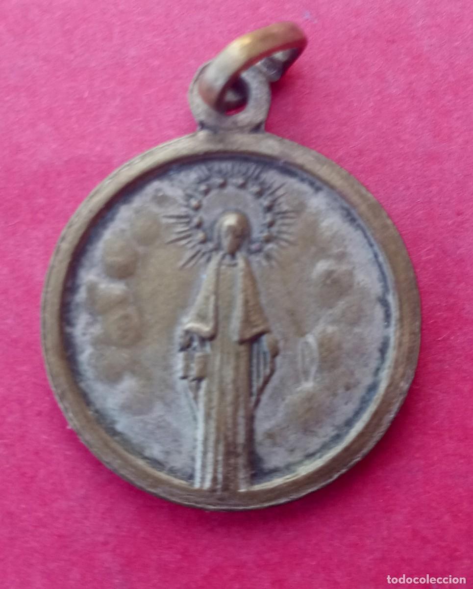 Antig&uuml;edades: Medalla Antigua Virgen de Garabandal y San Miguel.