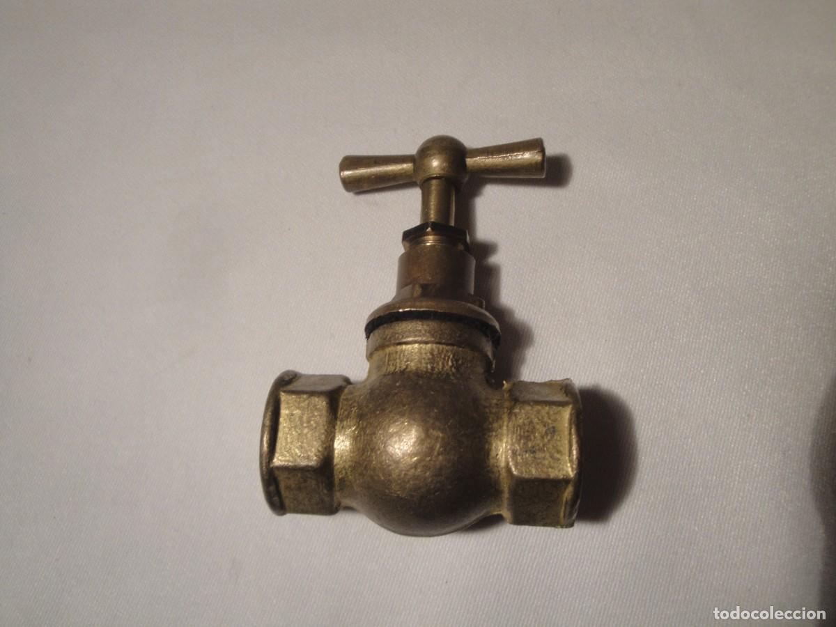 Antig&uuml;edades: Llave de paso en lat&oacute;n o bronce. Nueva.