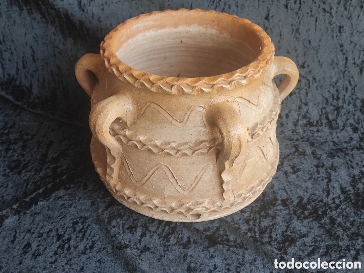 Antiques: ANTIGUA PIEZA DE BARRO CON 6 ASAS Y TODA TALLADA
