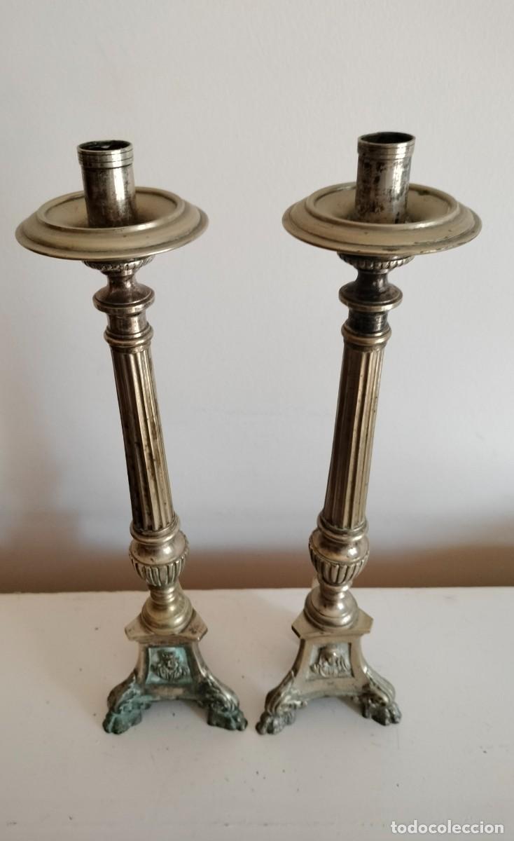 Antig&uuml;edades: PAREJA DE CANDELABROS DE ALTAR O CAPILLA. SIGLO XIX.
