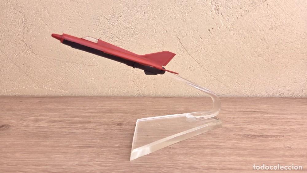 Antig&uuml;edades: Vintage 1960s MiG-21 Scale 1:72 model plane with acrilyc stand