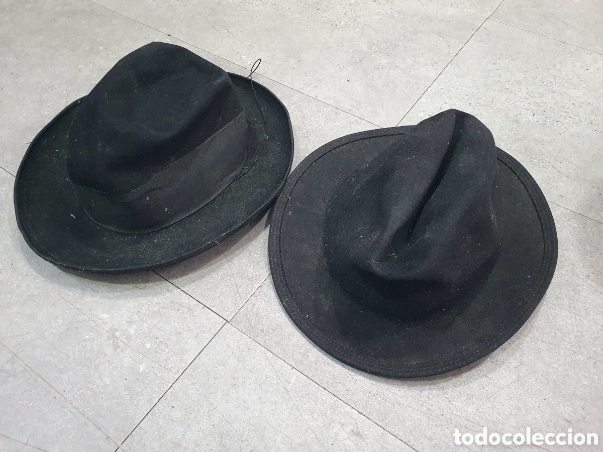 Antiques: Pareja de sombreros antiguos. (L98)