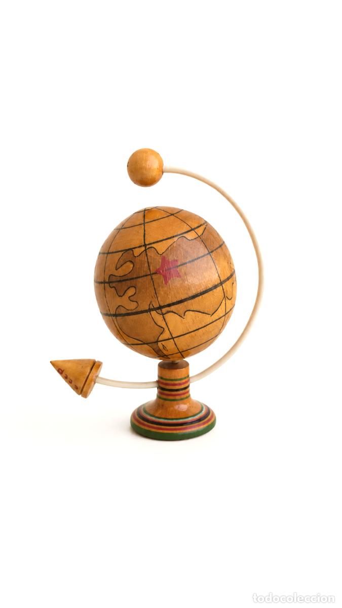 Antig&uuml;edades: USSR Vintage Globe depicting Soviet Union with sputnik orbit decorative piece , hand-painted
