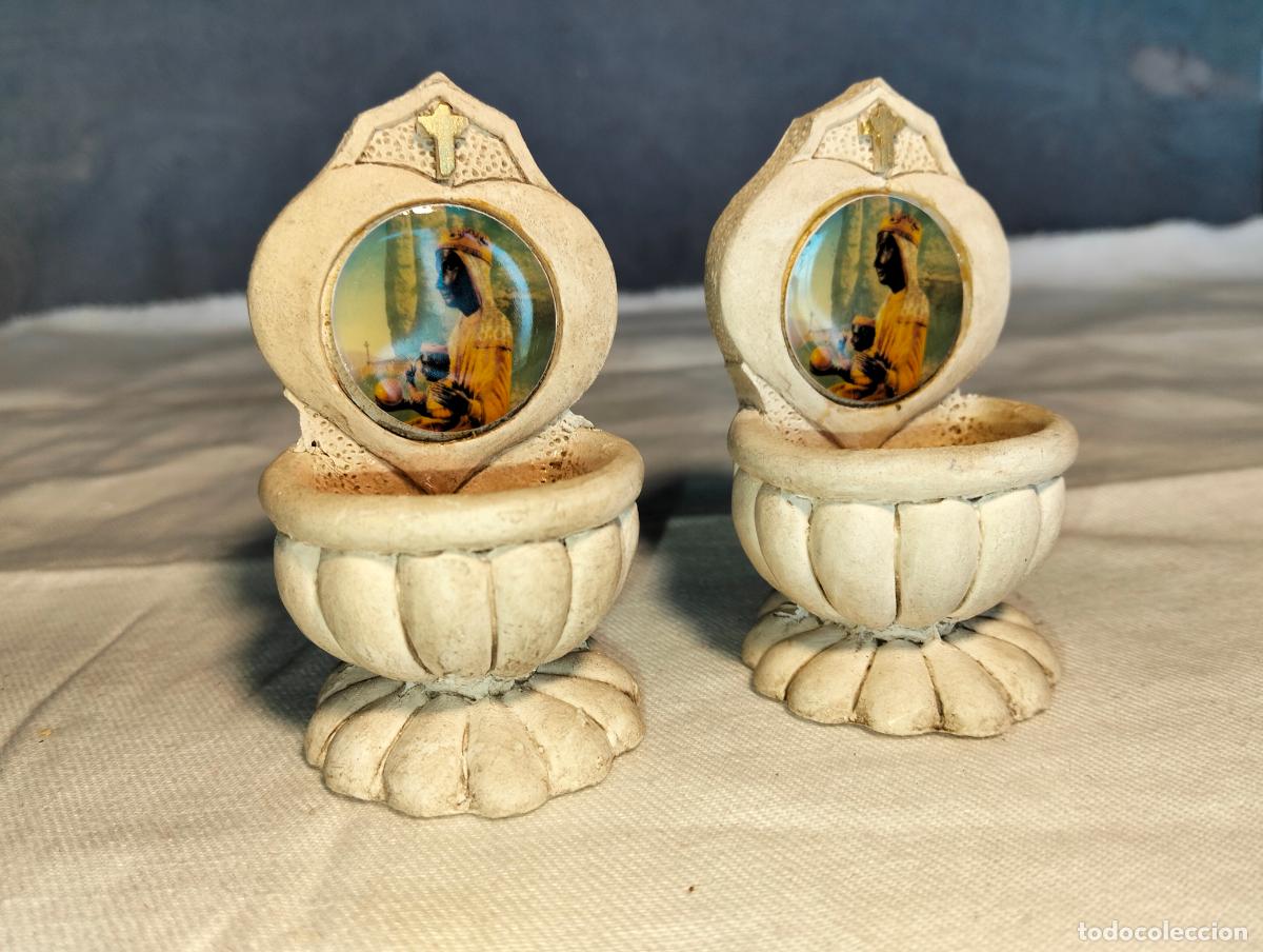 Oggetti Antichi: 2u Mini benditeras vintage color blanco con la Virgen Mar&iacute;a Verge moreneta de Montserrat decorativa