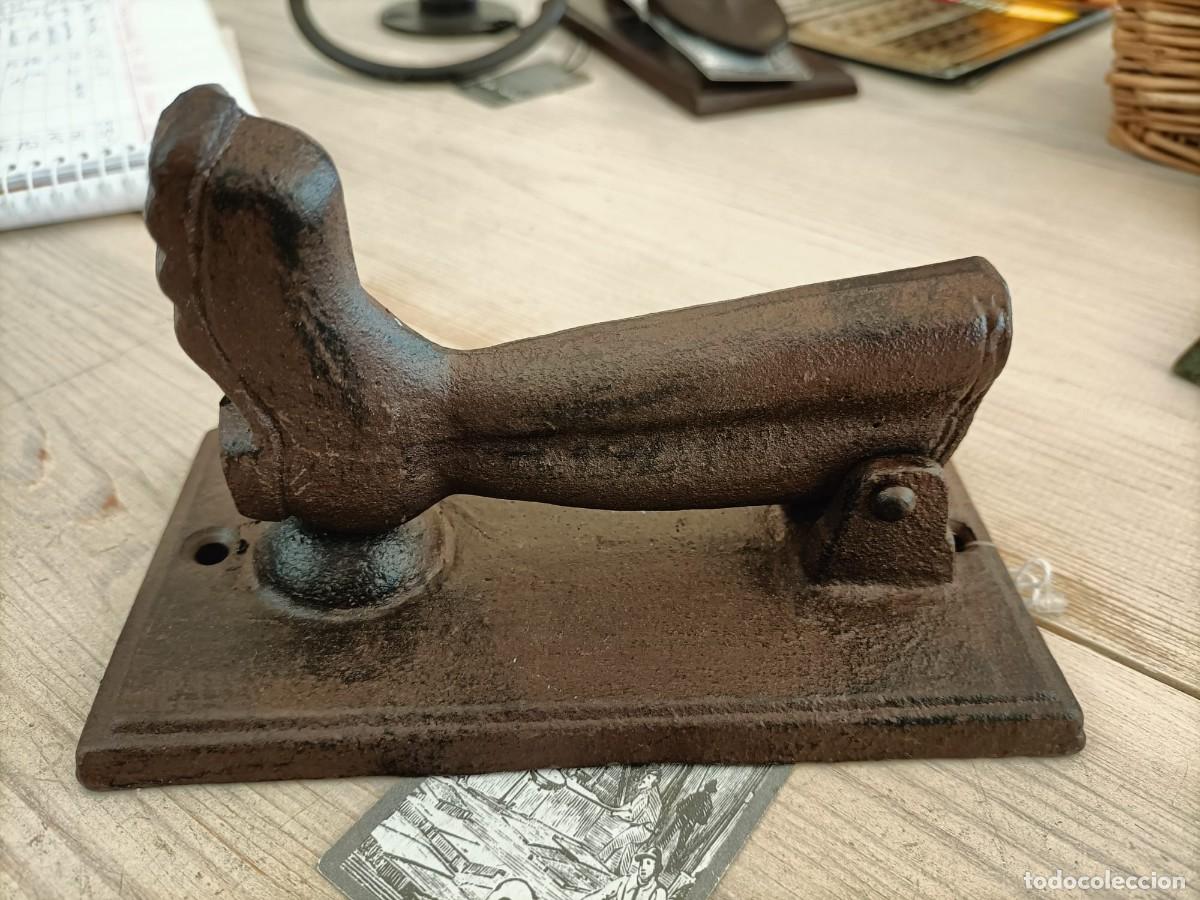 Antig&uuml;edades: Llamador de hierro colado
