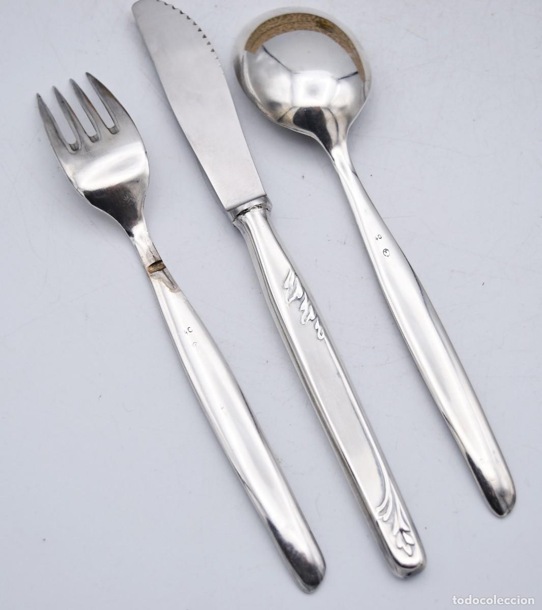 Antig&uuml;edades: Cubiertos de metal plateado con estuche - Foto 8