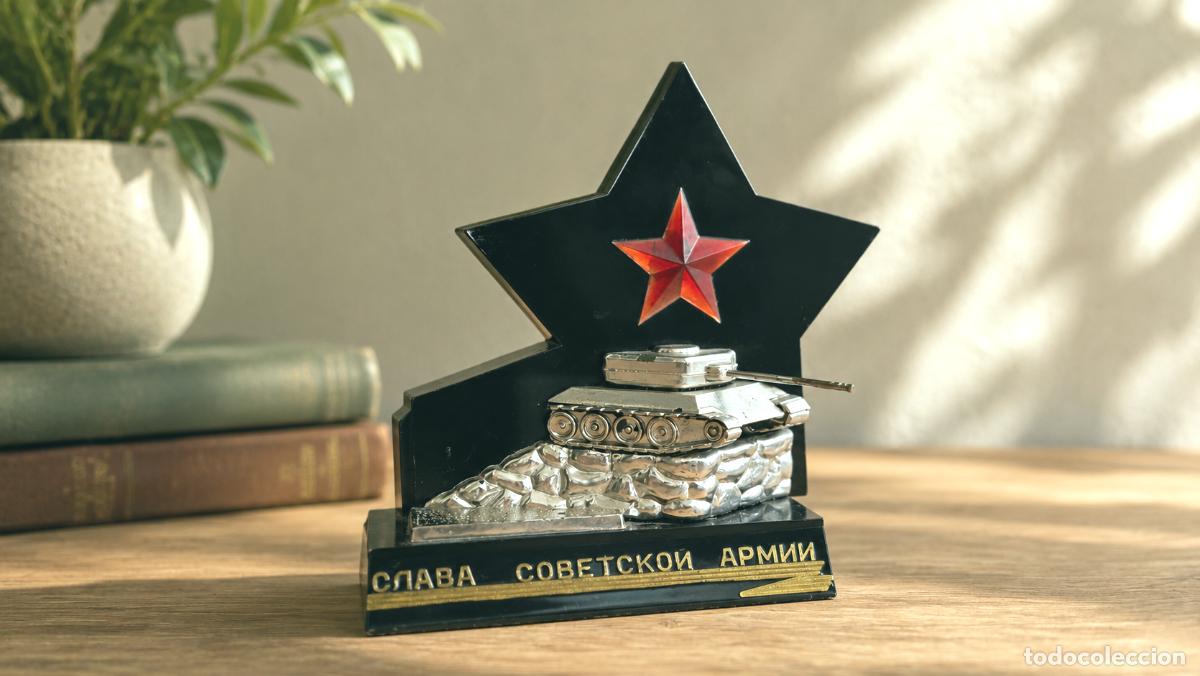 Antig&uuml;edades: Soviet Military Desk Souvenir &ldquo;Glory to the Soviet Army&rdquo; &ndash; Tank and Red Star &ndash; USSR, 1960s