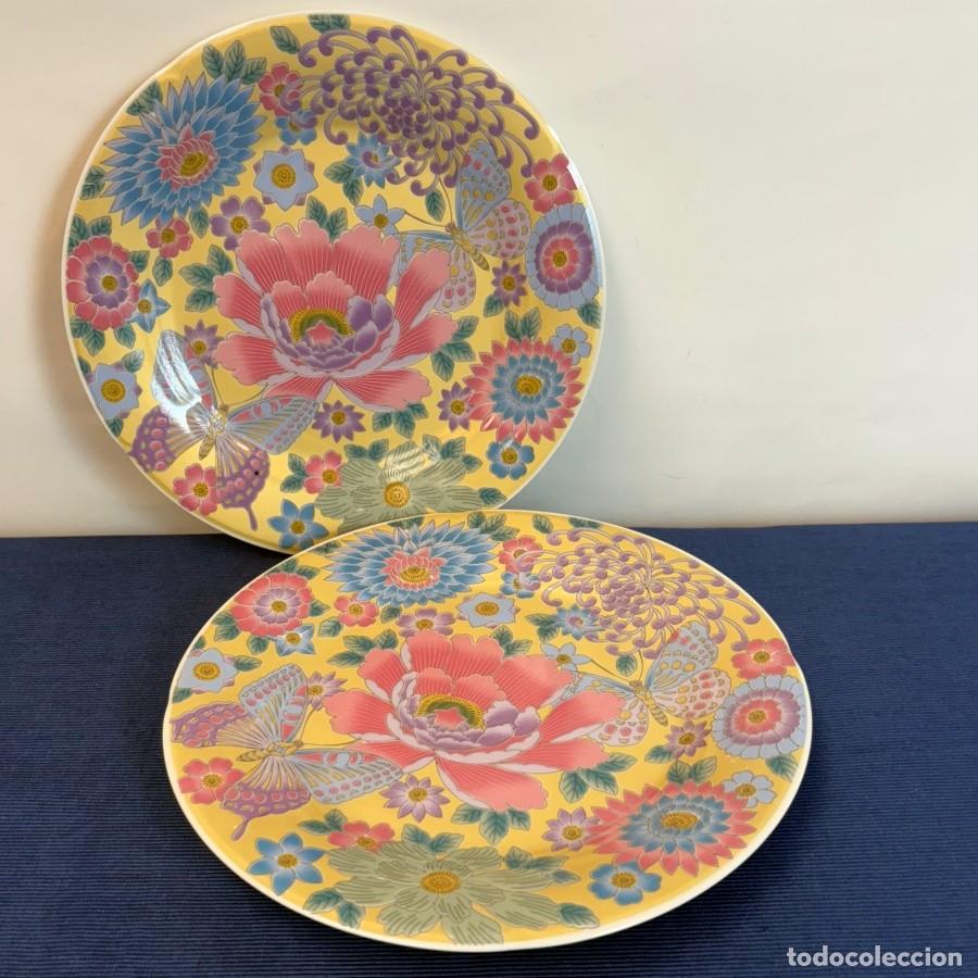 Antig&uuml;edades: Par de Platos Flores y Mariposas
