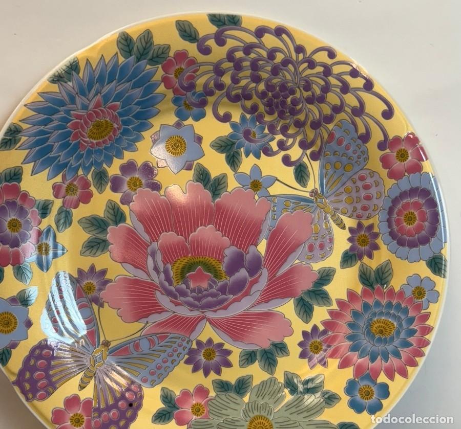 Antig&uuml;edades: Par de Platos Flores y Mariposas - Foto 4