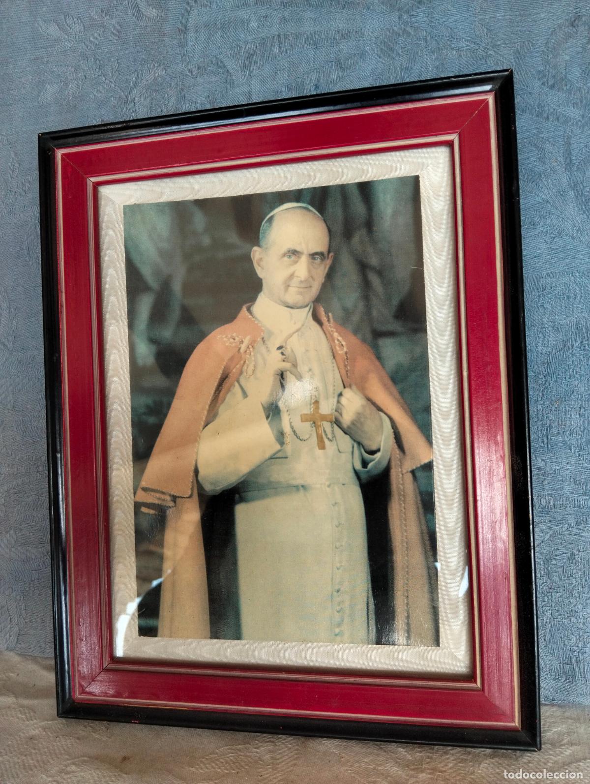 Antig&uuml;edades: Cuadro l&aacute;mina con imagen foto de Pablo VI marco de madera negro rojo a&ntilde;os 60