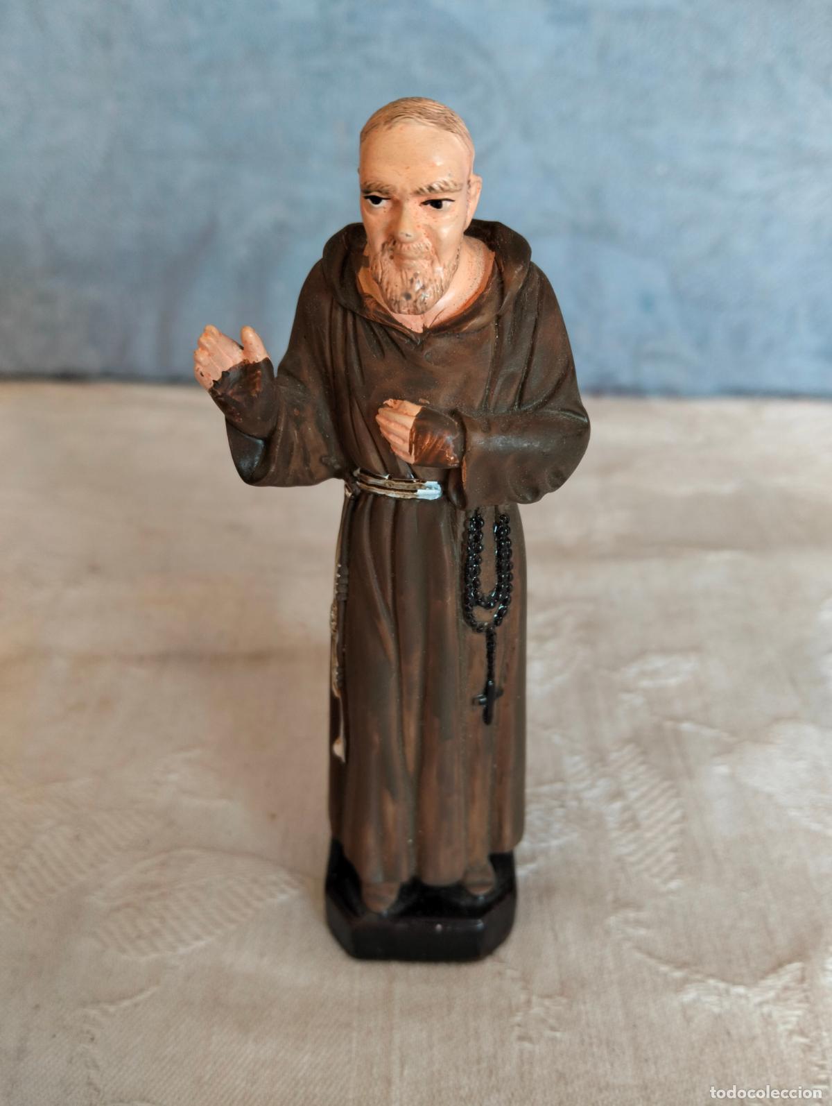 Oggetti Antichi: Figura decorativa antigua de monje santo Padre P&iacute;o t&uacute;nica marr&oacute;n religiosa