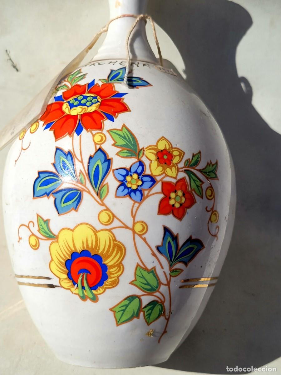 Antiques: Una vasija decorativa de cer&aacute;mica de forma tradicional, caracter&iacute;stica de Talavera de la Reina