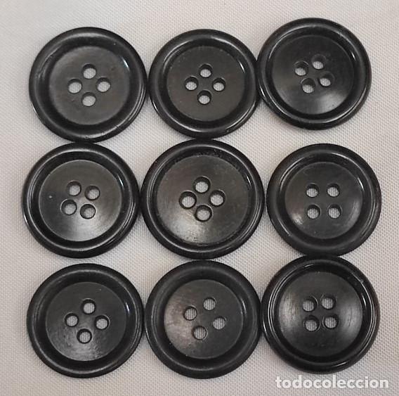 Antiques: LOTE DE 9 BOTONES ANTIGUOS, 21 MM