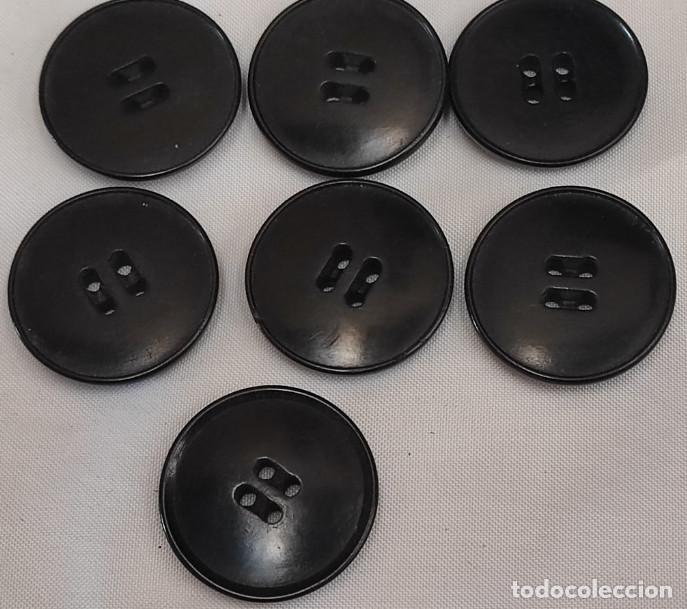 Antiques: JUEGO DE 7 BOTONES ANTIGUOS, 27 MM