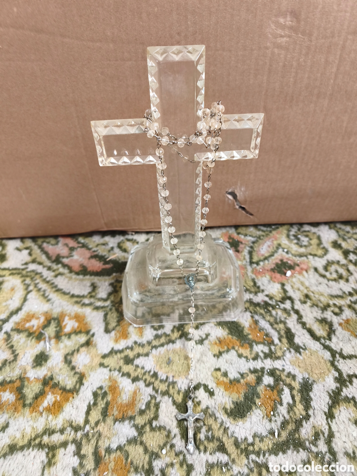 Antig&uuml;edades: Conjunto Devocional: Cruz Altar de Cristal Facetado y Rosario