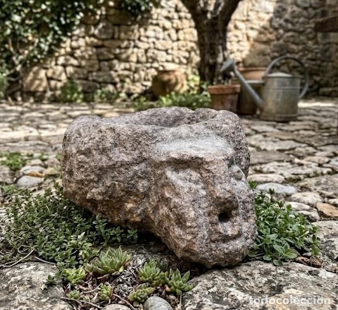 Antig&uuml;edades: P&iacute;a antigua en granito &bull; Rostro tallado