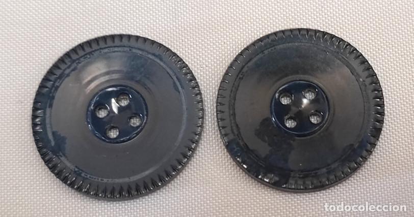 Antiquit&auml;ten: JUEGO DE 2 BOTONES ANTIGUOS AZULES, 22 MM