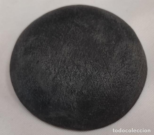 Antiguidades: ANTIGUO BOTON GRANDE DE MADERA, 45 MM