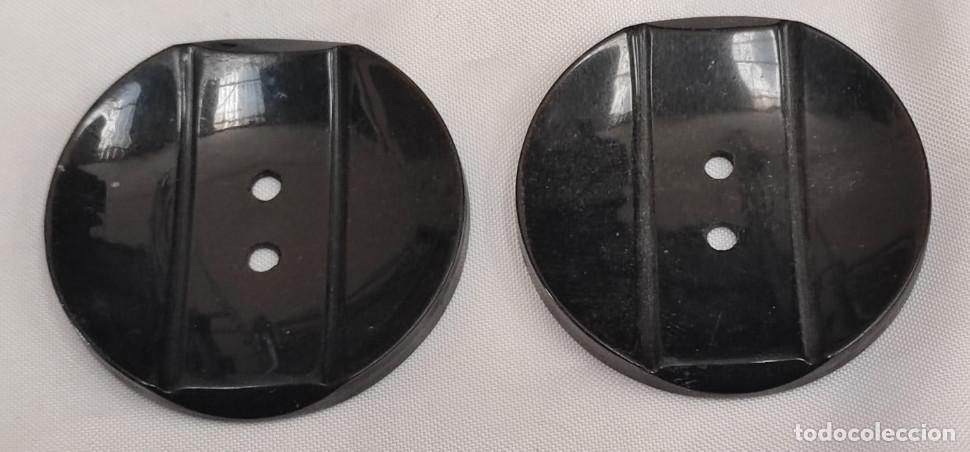 Antiquit&auml;ten: JUEGO DE 2 BOTONES ANTIGUOS, 45 MM