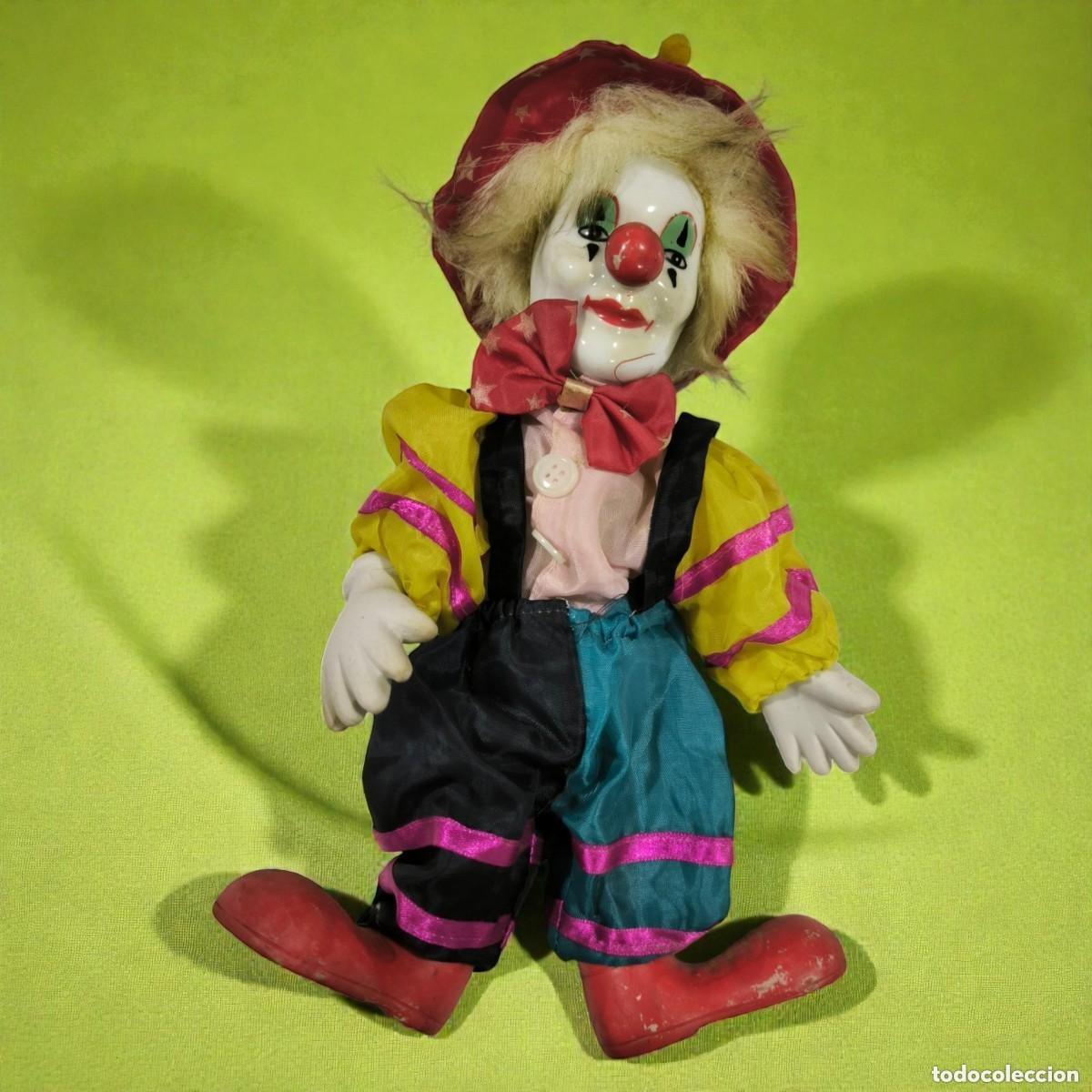 Antig&uuml;edades: Antiguo Mu&ntilde;eco Payaso De Porcelana Y Tela &ndash; Figura Decorativa Vintage De Circo