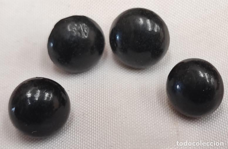 Antiques: JUEGO DE 4 BOTONES ANTIGUOS DE AZABACHE, SIGLO XIX