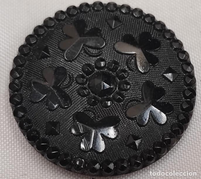 Oggetti Antichi: BOTON ANTIGUO DE AZABACHE, SIGLO XIX, MUY BONITO, 27 MM