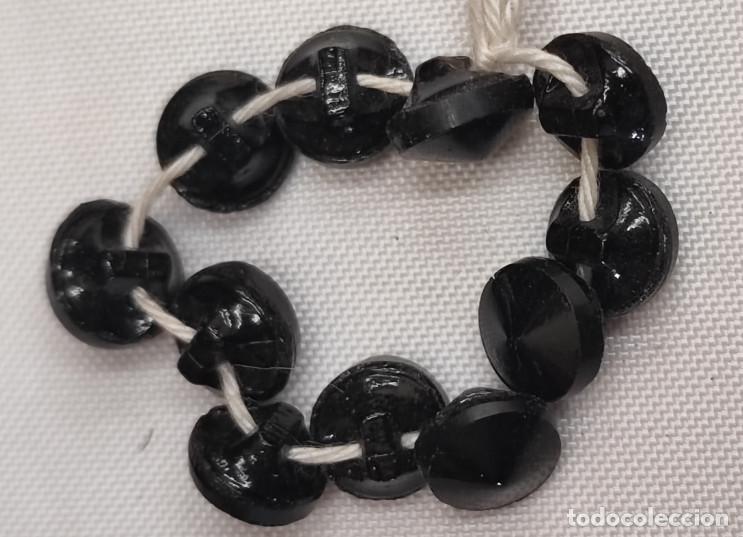 Antiques: JUEGO DE 11 BOTONES ANTIGUOS DE AZABACHE, SIGLO XIX, PEQUE&Ntilde;OS 6 MM