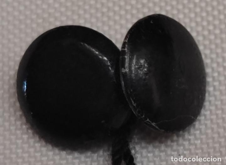 Antiques: JUEGO DE 2 BOTONES ANTIGUOS DE AZABACHE, SIGLO XIX, PEQUE&Ntilde;OS 7 MM