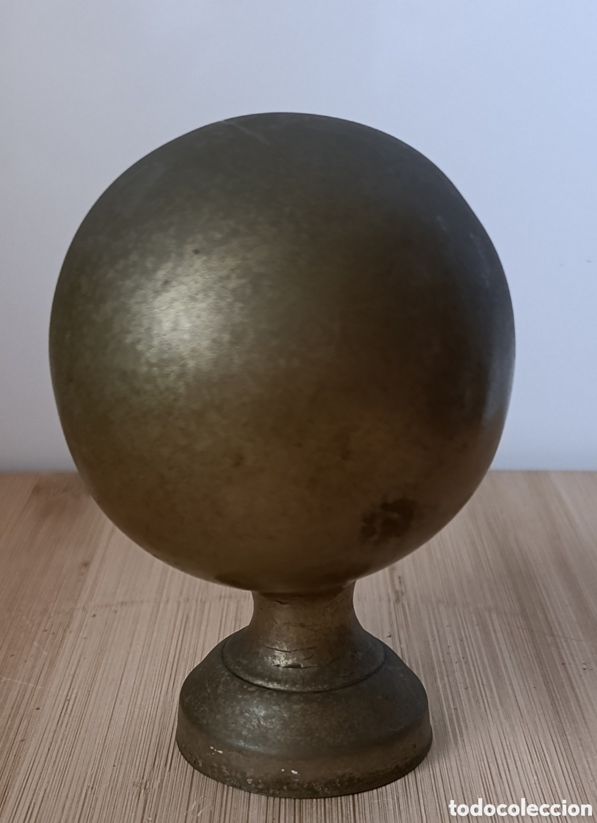 Antiquit&eacute;s: Remate de Bola para Pasamanos en Lat&oacute;n Hueco - Siglo XX (c. 1900)