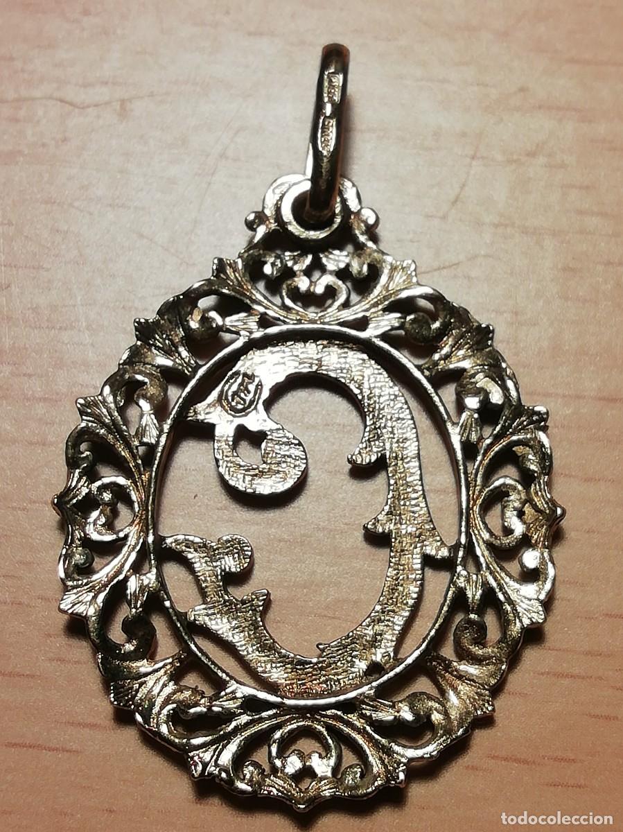 Antig&uuml;edades: Colgante antiguo de plata con la letra C - Foto 3