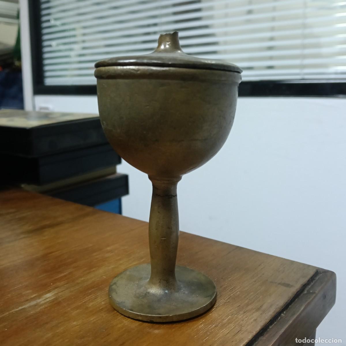 Antig&uuml;edades: ANTIGUO CALIZ DE BRONCE CON TAPA - 12 CM