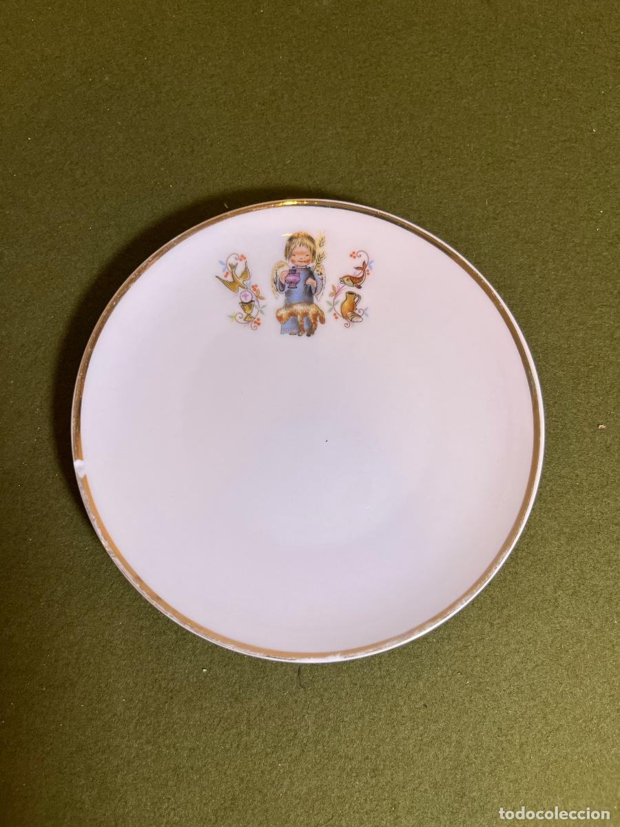 Antiguidades: Platillo de Primera Comuni&oacute;n de porcelana blanca con ribete dorado y &aacute;ngel custodio vintage