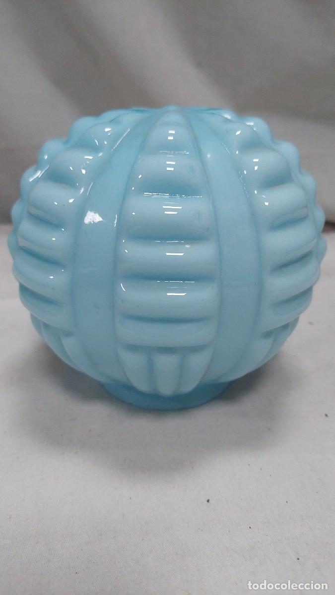 Antig&uuml;edades: Tulipa de opalina azul claro modernista