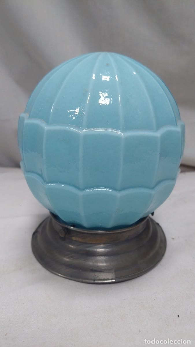 Antig&uuml;edades: Tulipa de opalina azul claro modernista
