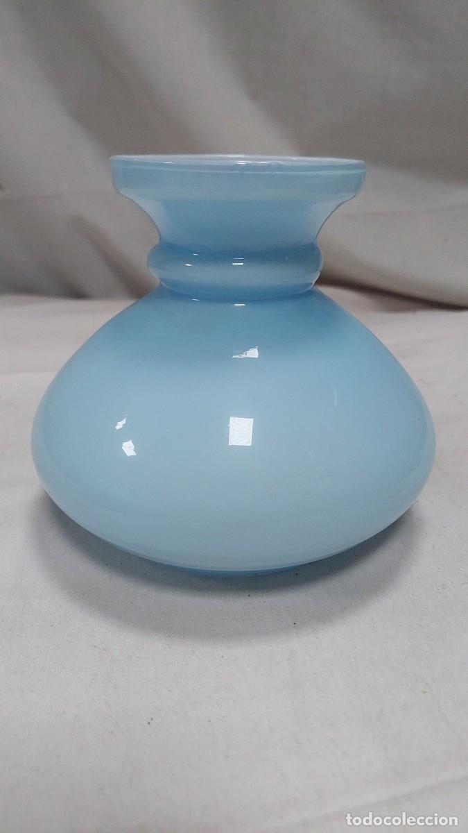 Antig&uuml;edades: Tulipa de opalina azul claro modernista - Foto 1