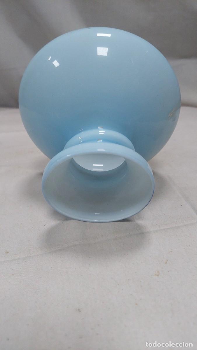 Antig&uuml;edades: Tulipa de opalina azul claro modernista - Foto 2
