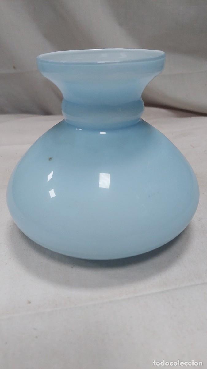 Antig&uuml;edades: Tulipa de opalina azul claro modernista - Foto 1